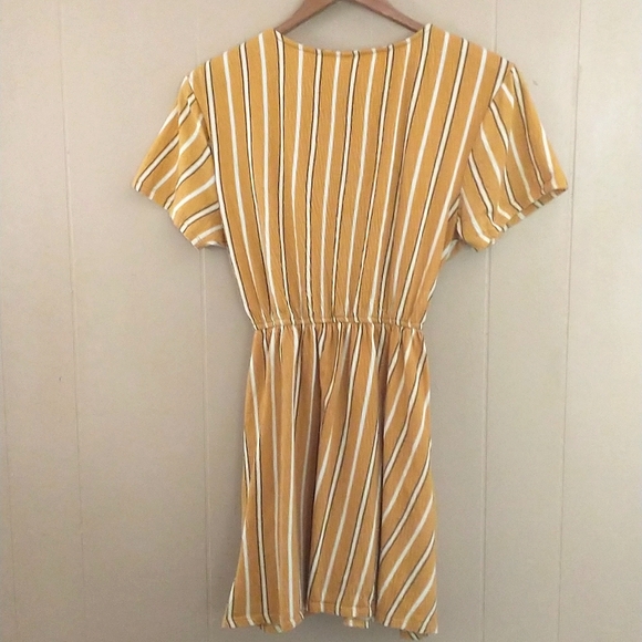 Xhilaration golden yellow faux wrap dress size M - Picture 3 of 6